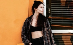 不戴套挺进朋友人妻